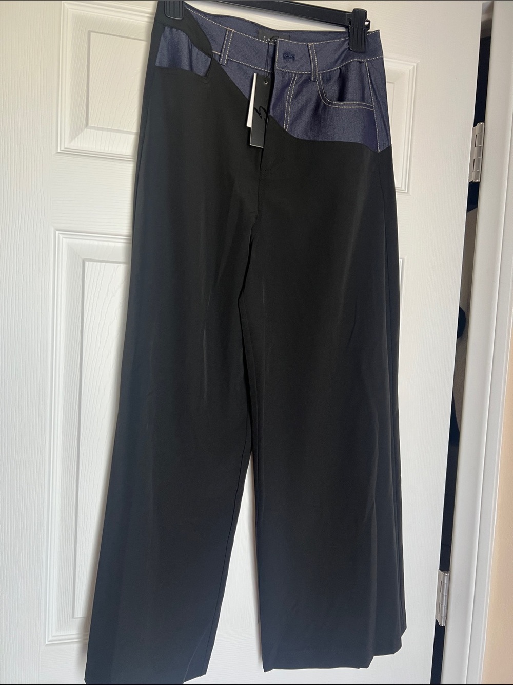 Gracia Cropped Black Wide-Leg Chinos with Navy Contrast Waist
